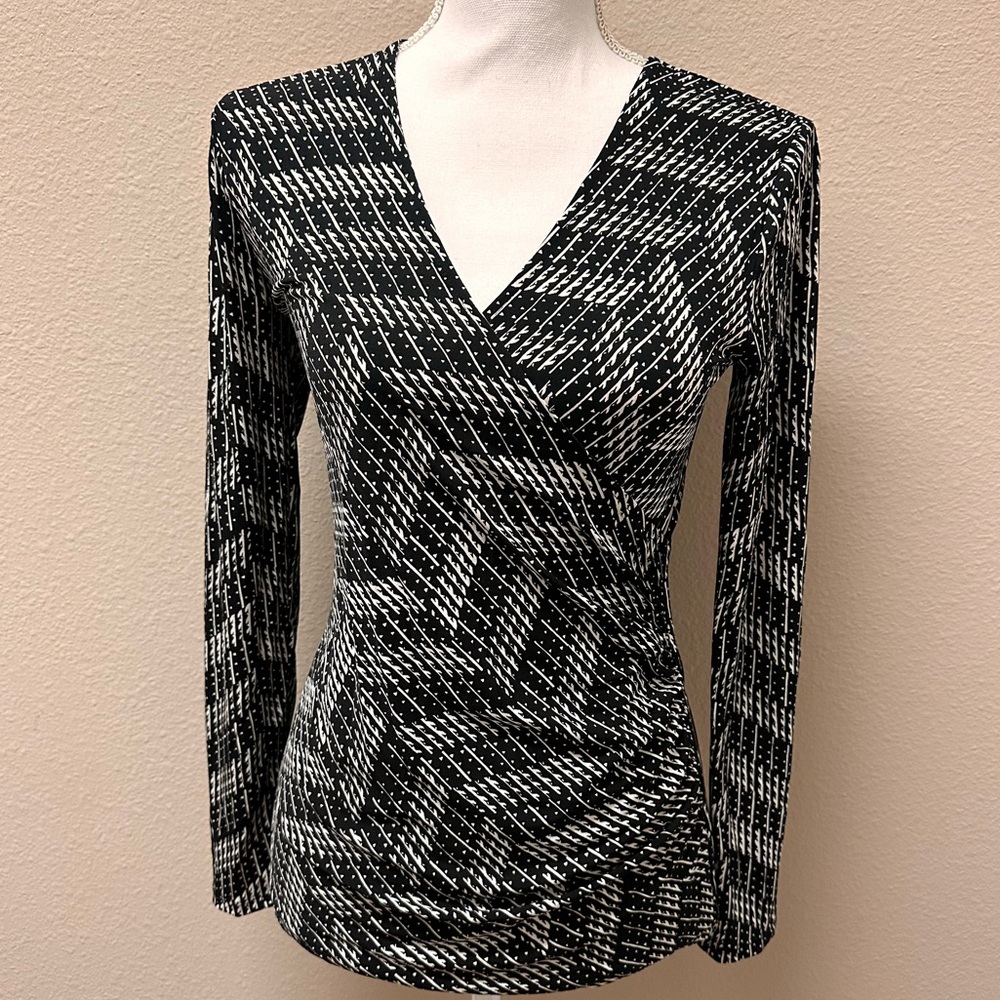 WHBM women’s black & white blouse~ Size XS